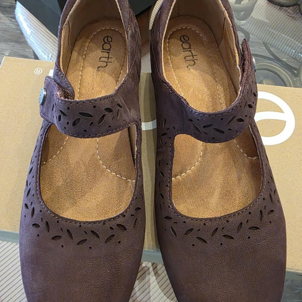Earth Brand Mary Jane Kinseys in Dark Red New with Box Size 10 M